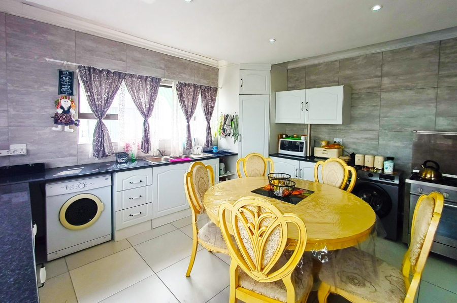 7 Bedroom Property for Sale in Kleinmond Western Cape